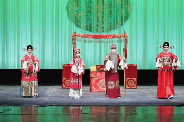 《贩马记》剧照。上海昆剧团 供图