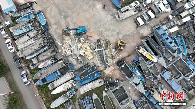 近日，广西防城港市集中销毁268艘“三无”及涉走私运输船舶。防城港市委政法委供图