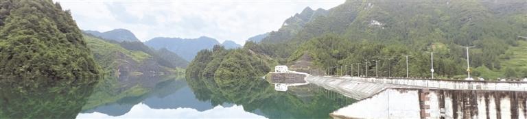遵义市务川自治县岩溪水库水清岸绿。 （遵义市水务局供图）
