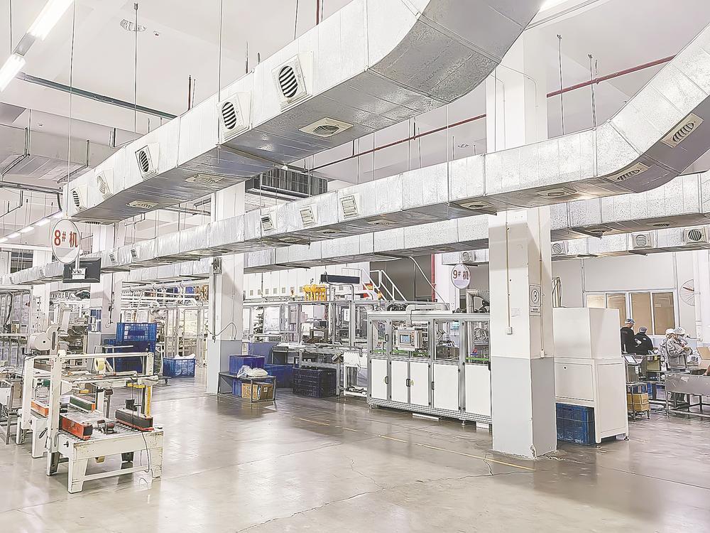 因环评豁免，位于莆田涵江的福建新亿发集团扩产项目今年快速投产。本报记者 赖昊拓 摄