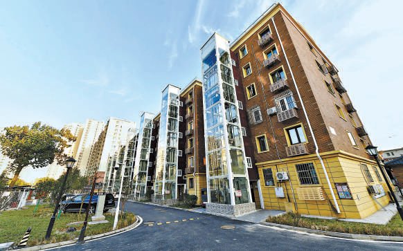 　　中仓街道北小园小区加装电梯。唐建摄