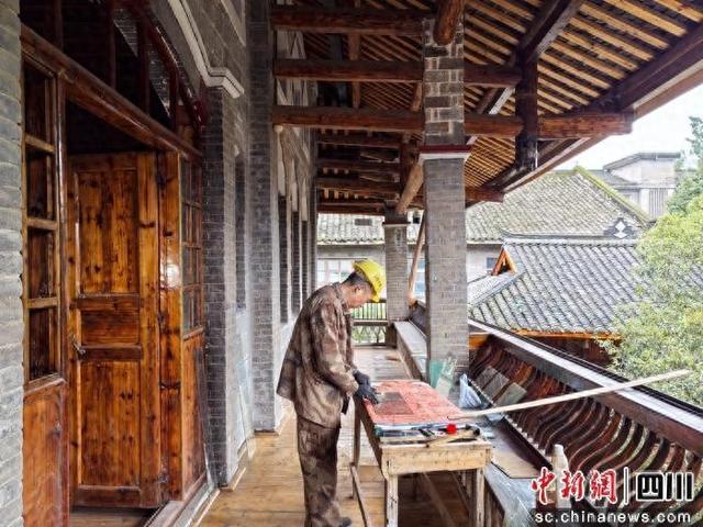 曾家园(二期)保护修缮工程施工现场。朱涛 摄