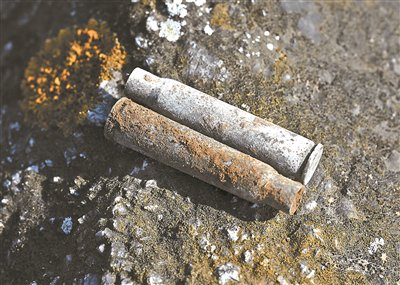 杨国庆在战壕旁 采集到子弹壳