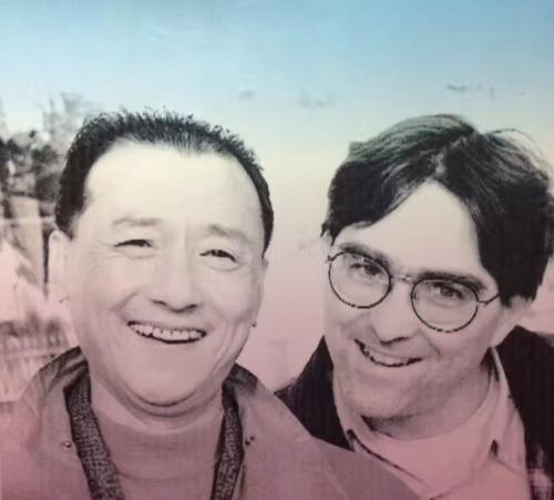 莫大伟与相声名家丁广泉合影。 受访者供图