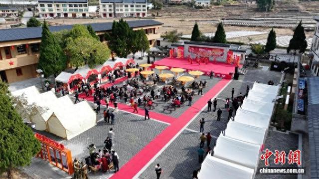 图为“非遗闹春 马上有福”2026 年石壁镇陈塘村非遗闹春暨 “传陈工坊” 开园仪式活动现场。黄尉峰摄