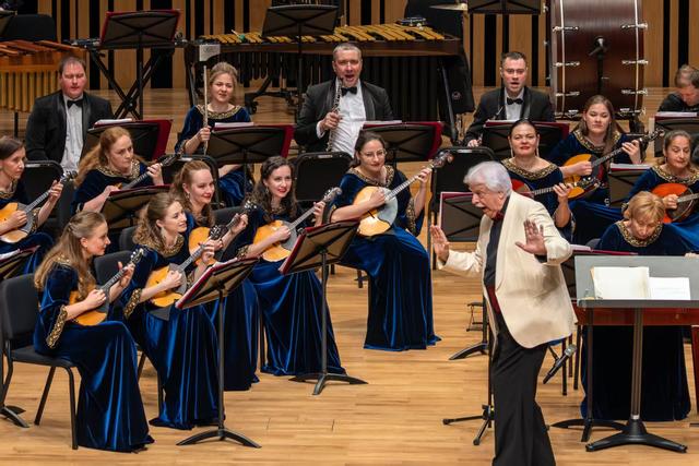 俄罗斯奥西波夫国立模范民族乐团登台北京艺术中心。北京日报客户端记者 方非摄