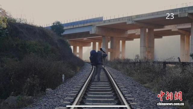 程新皓作品《致海洋》画面。视频截图