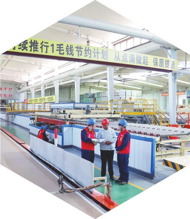 国网阜新供电公司员工上门了解企业用电需求。 徐海亮 摄