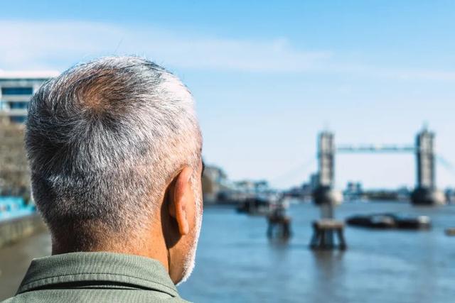 银发留学正在悄然兴起。图源：半月谈