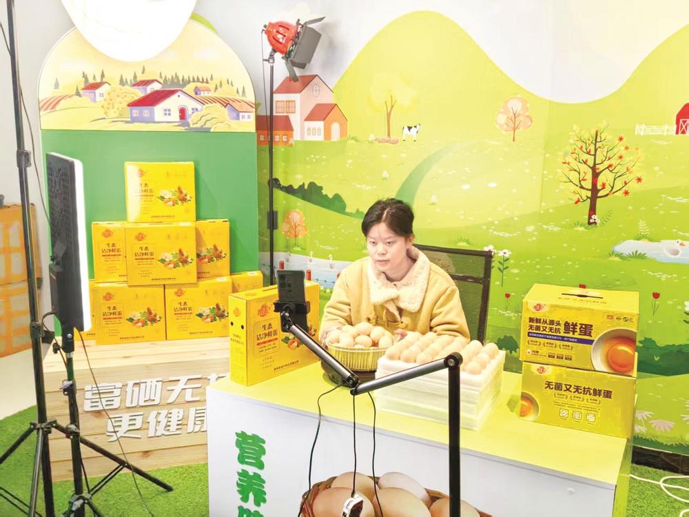 梁萱萱在直播中。 （受访者供图）