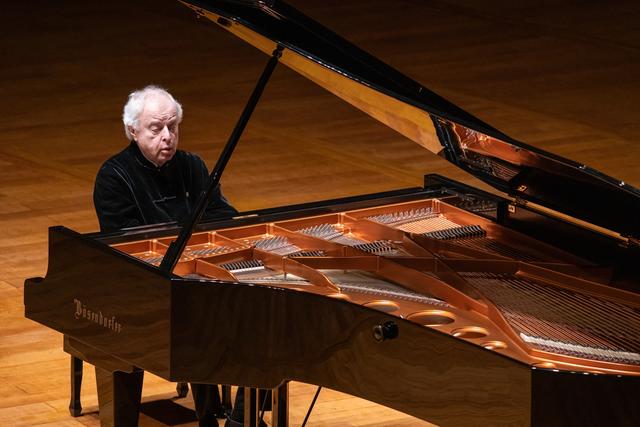 钢琴大师席夫在国家大剧院“开盲盒”。牛小北/摄