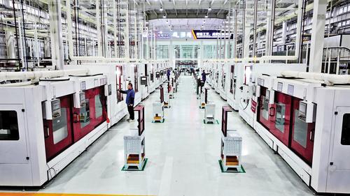 近日，位于临西“国际轴之城”的塞艾斯（河北）工业发展有限公司，员工在赶制出口订单。 本报记者 赵永辉摄