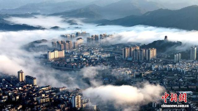 图为三江侗族自治县云海美景。龚普康 摄