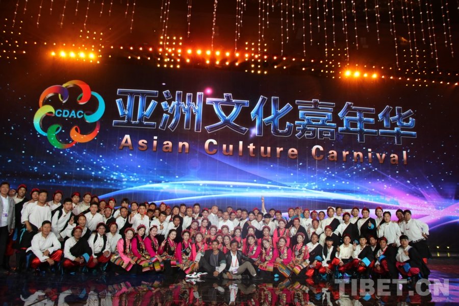 图为2019年达瓦格桑带领