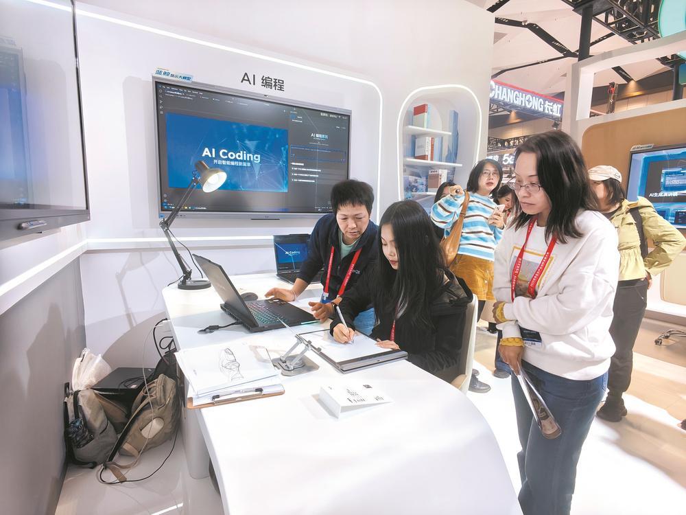 创新成果体验区汇聚了多款最新产品。