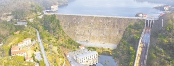 黄家湾水库。 路宝峰 摄