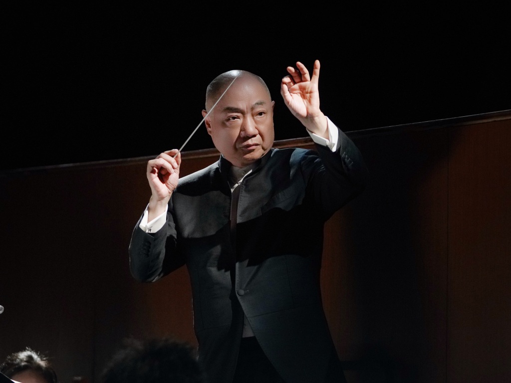 许忠指挥《微笑王国》 本文摄影：曹家苗