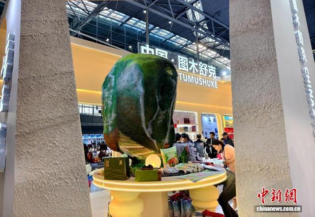 第三师图木舒克市展区。史玉江 摄