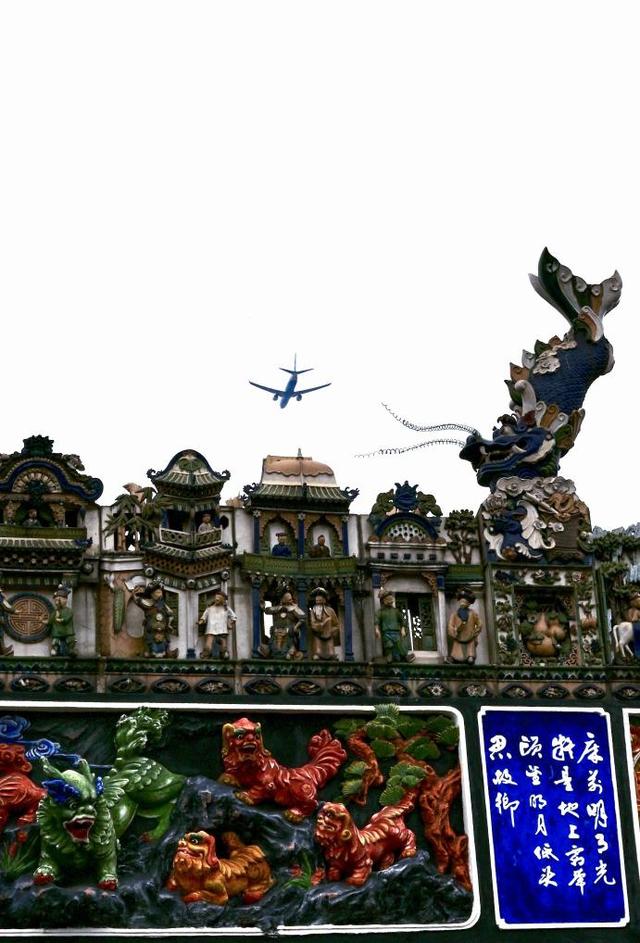 这是11月12日在广州陈家祠拍摄的鳌鱼装饰。新华社记者 陈朔 摄