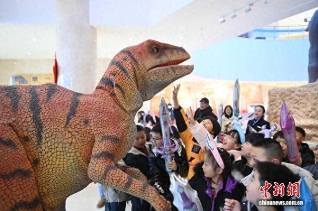 1月20日，临夏世界地质公园博物馆开启冬春季首场冰雪主题剧本杀，春节期间还推出系列活动。九美旦增 摄