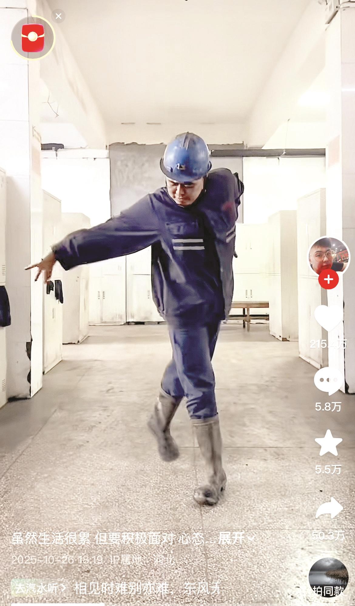 下班后，姚述楠在更衣室练舞。图片由受访者提供