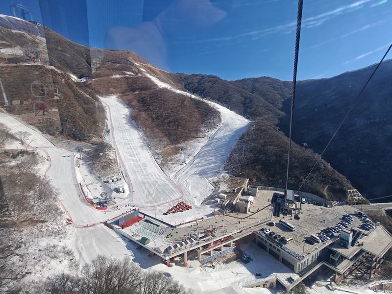 延庆区第四十届冰雪欢乐季在国家高山滑雪中心正式启动。新京报记者 陶冉 摄