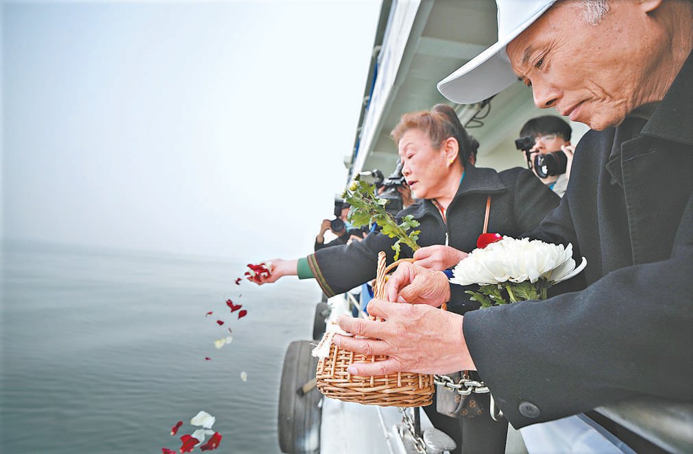 　　昨天，2026年京津冀骨灰海葬启航。 本报记者 安旭东摄