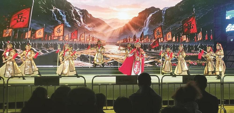 图为《满江红》彩排现场。 本报记者 刘虹 摄