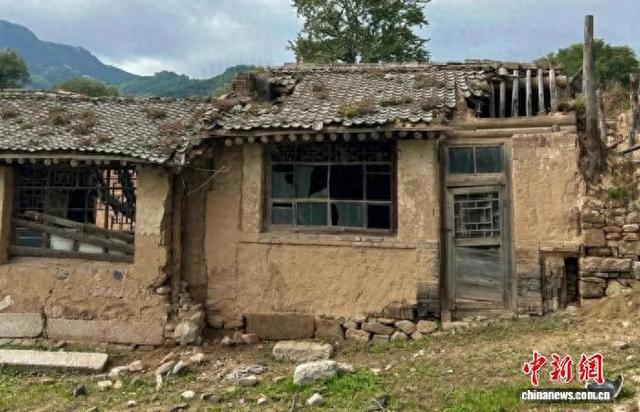 图为某吸毒人员住宅外景。云南省公安厅 供图