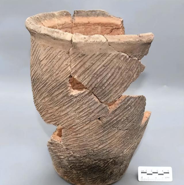 △考古出土夹砂罐（仰韶中期）