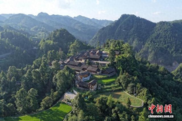 藏于武陵山脉腹地的湖南湘西花垣县十八洞村。 中新网记者 徐志雄 摄