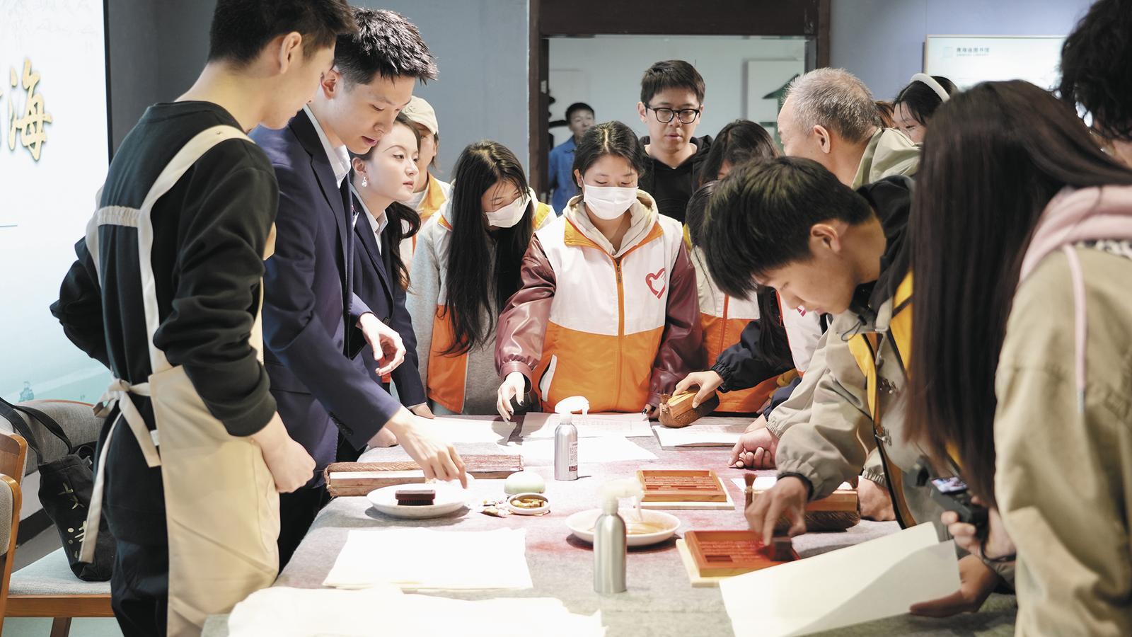 青海省图书馆举办全民阅读系列活动。省图书馆供图