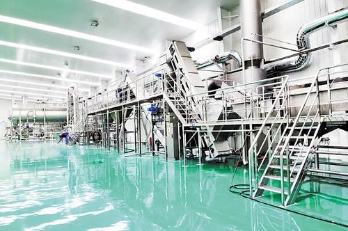 张家口弘基农业加工车间内,机器正在作业。受访者供图