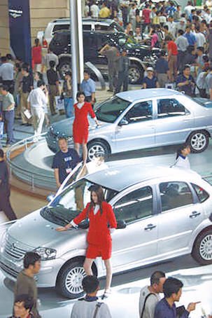 　　2002　　2002年的车展现场。李继辉 摄