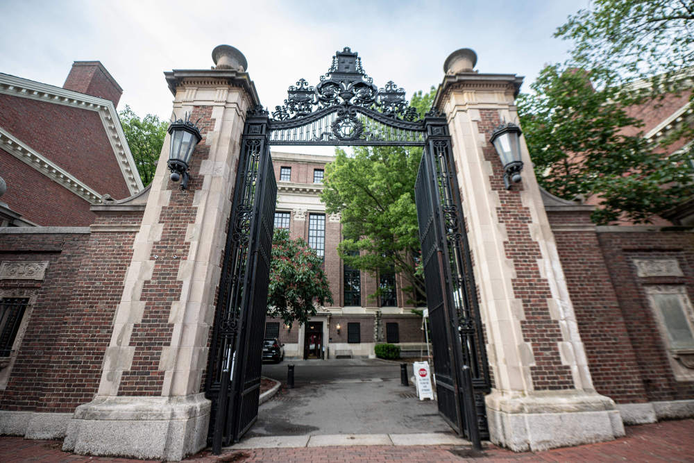 5月24日在美国马萨诸塞州剑桥拍摄的哈佛大学校园。新华社发（朱子于摄）